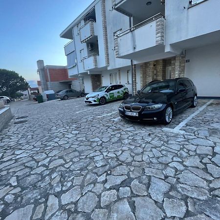 Melani*** Apartment Новаля Екстериор снимка