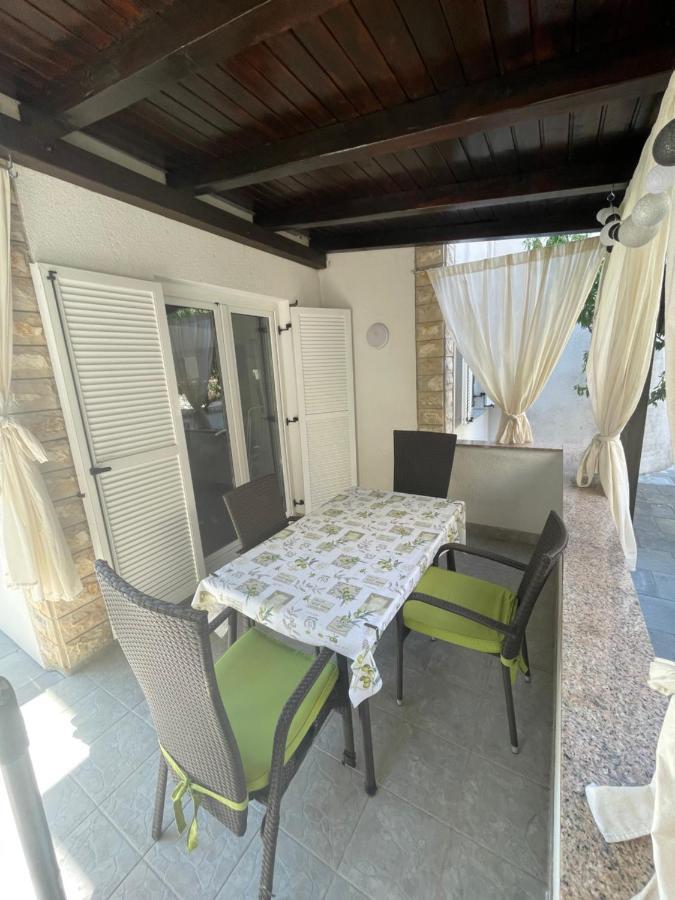 Melani*** Apartment Новаля Екстериор снимка