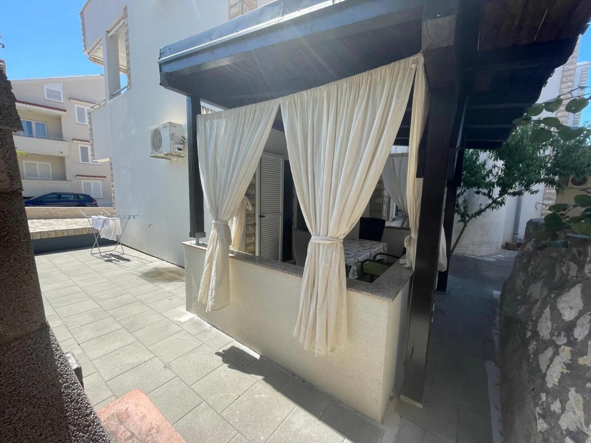 Melani*** Apartment Новаля Екстериор снимка