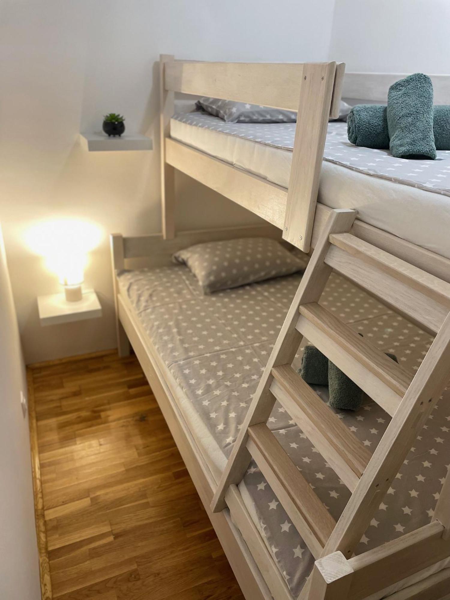 Melani*** Apartment Новаля Екстериор снимка