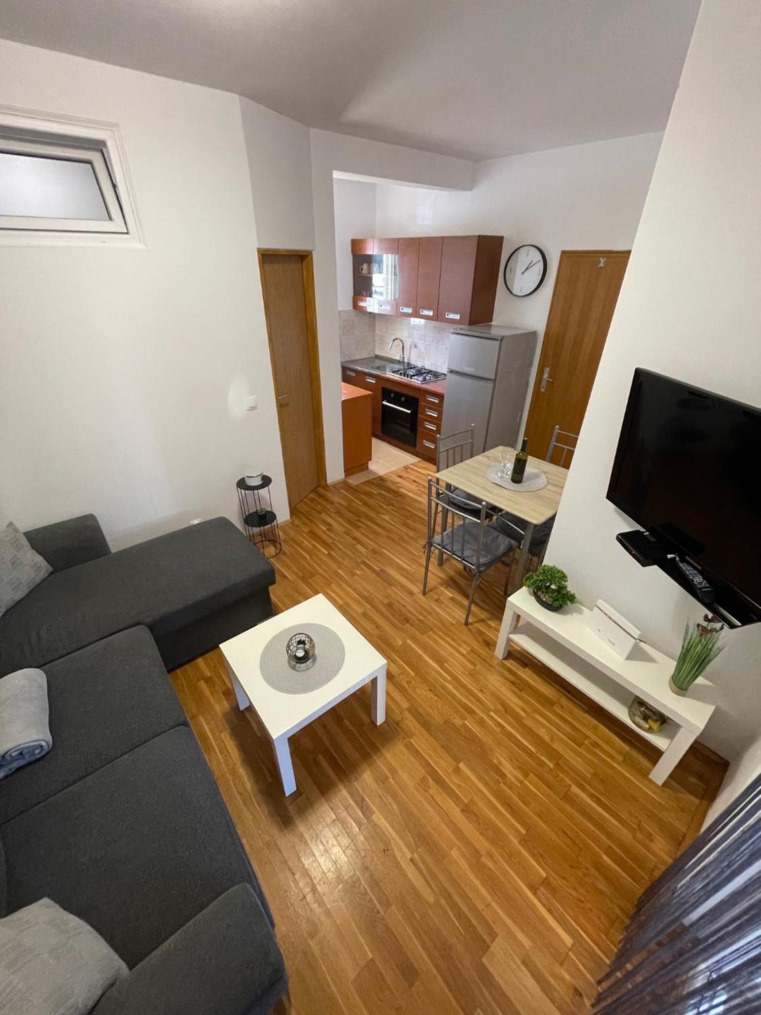 Melani*** Apartment Новаля Екстериор снимка